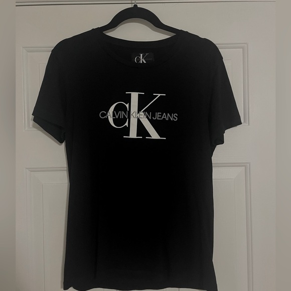 Calvin Klein Logo Tee - Picture 2 of 3